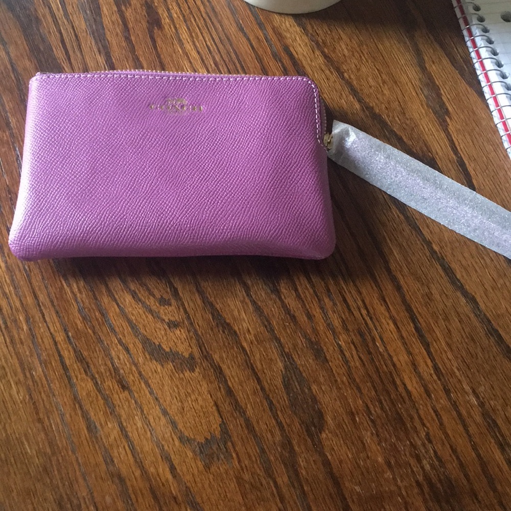 coach zip lilac/ berry wristlet wallet gift wrap
